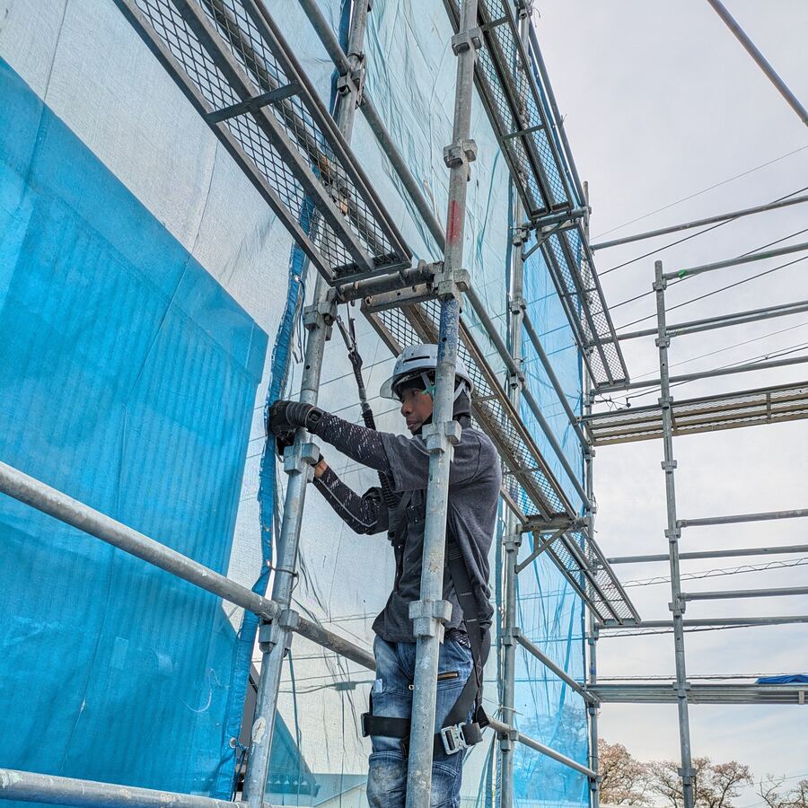 足場での外部作業